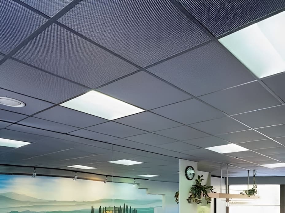 Montagem de teto falso